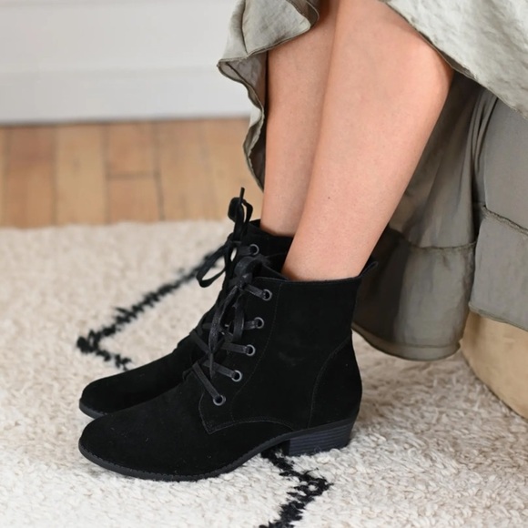 NEW AquaDiva Darie Water Resistant Suede Bootie size 38/7 - Picture 3 of 12